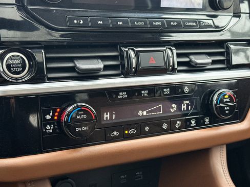 Used 2023 Nissan Pathfinder Platinum w/ Black Appearance Package image 21