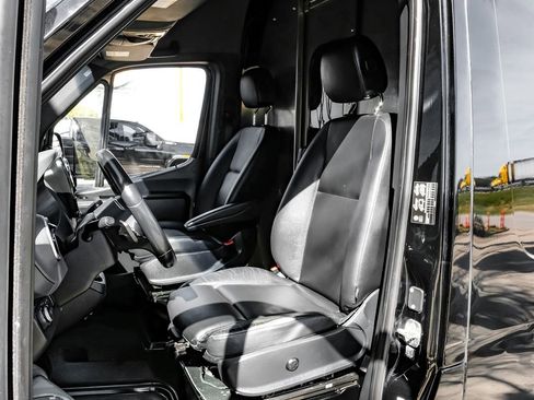 Used 2021 Mercedes-Benz Sprinter 3500 image 27