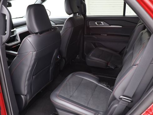 Used 2025 Ford Explorer ST image 13