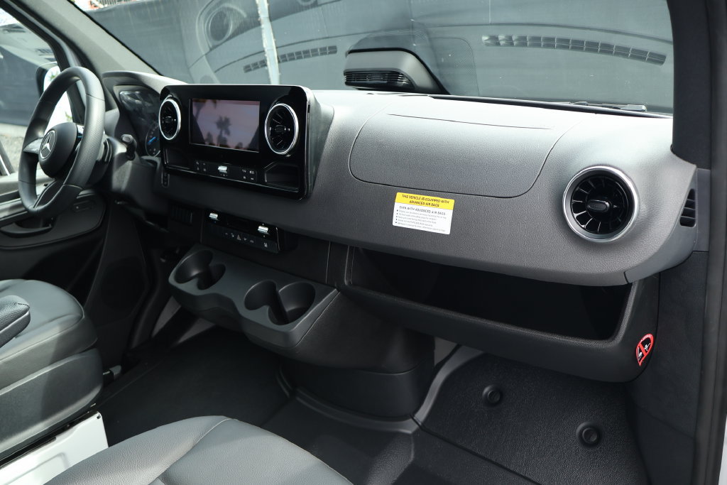 New 2025 Mercedes-Benz eSprinter 170 Cargo image 4