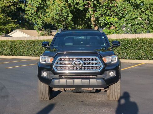 Used 2017 Toyota Tacoma TRD Off-Road w/ Tow Package (A/T) AWD/4WD image 9