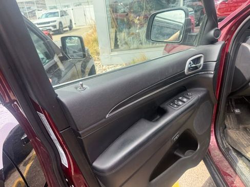 Used 2022 Jeep Grand Cherokee Limited AWD/4WD image 6