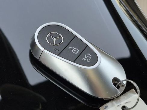 Used 2025 Mercedes-Benz GLC 300 GLC 300 image 36