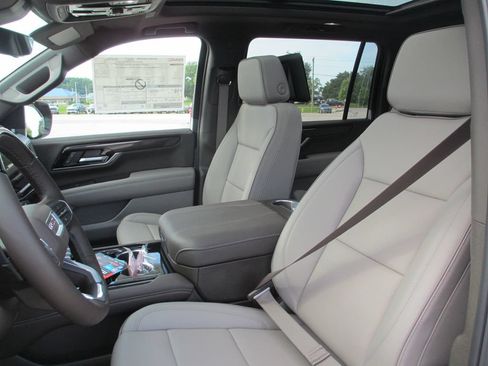 New 2026 GMC Yukon XL Elevation w/ Elevation Premium Package AWD/4WD image 11