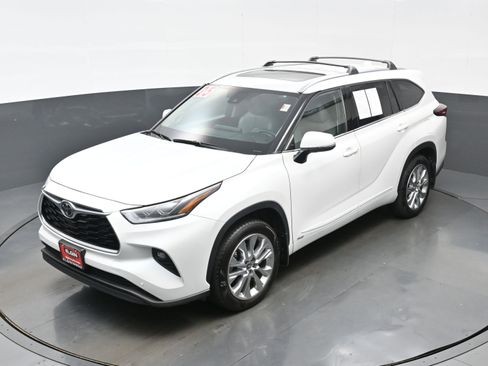 Used 2025 Toyota Highlander Limited AWD/4WD image 38