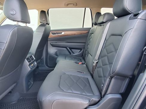 New 2026 Volkswagen Atlas SE FWD image 8