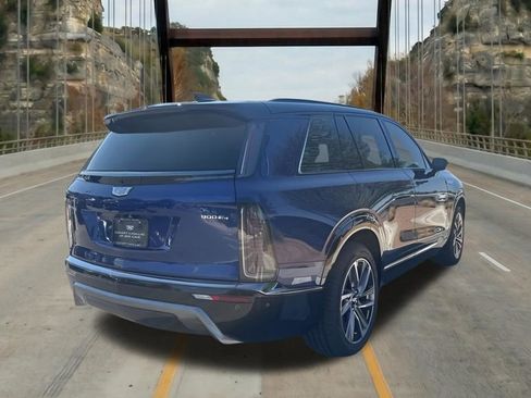New 2026 Cadillac Vistiq Luxury w/ LPO, Floor Liner Package AWD/4WD image 10