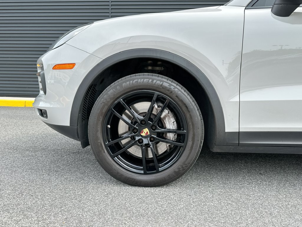 Certified 2023 Porsche Cayenne AWD/4WD image 34
