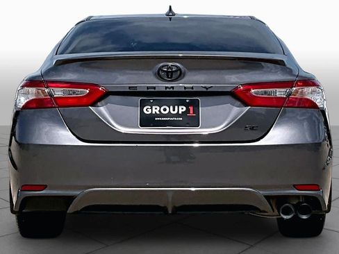 Used 2020 Toyota Camry SE FWD image 5