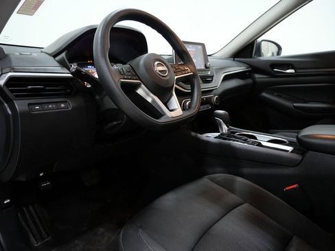 Used 2024 Nissan Altima 2.5 SV image 11