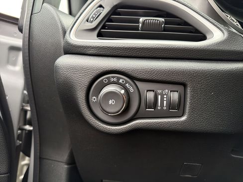 New 2026 Chrysler Pacifica Select AWD/4WD image 15