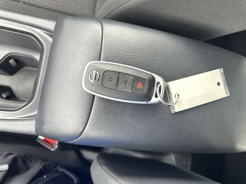 Used 2025 Nissan Kicks S AWD/4WD image 27