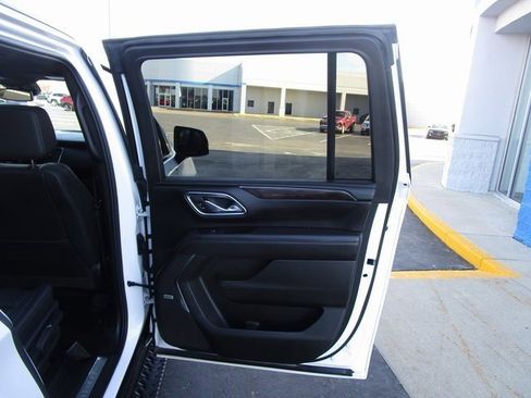 Certified 2023 Chevrolet Suburban Z71 w/ Luxury Package image 28