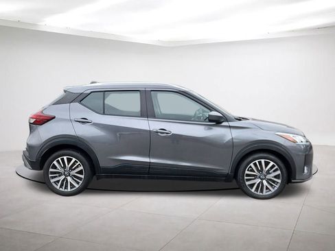 Used 2024 Nissan Kicks SV image 8