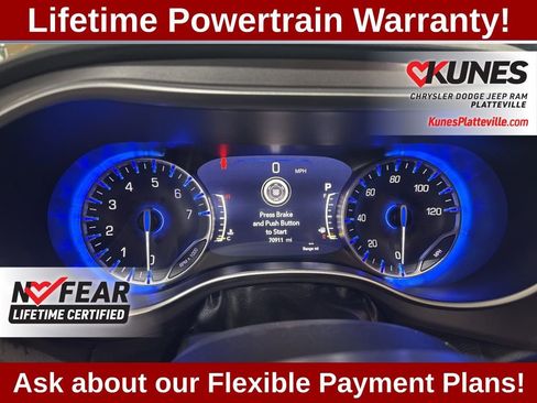 Used 2023 Chrysler Pacifica Touring-L image 20