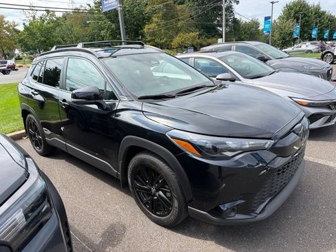 Used 2024 Toyota Corolla Cross AWD Hybrid w/ Moonroof Package image 15