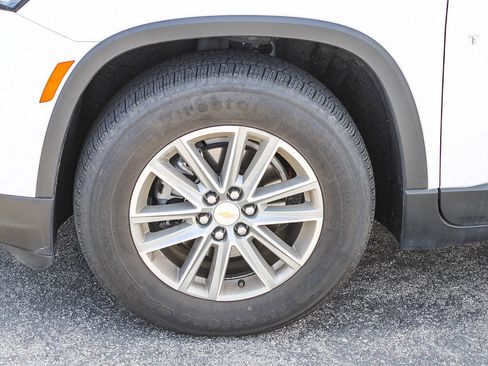 Used 2023 Chevrolet Traverse LT FWD image 5