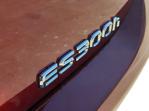 Used 2025 Lexus ES 300h w/ Premium Package image 29