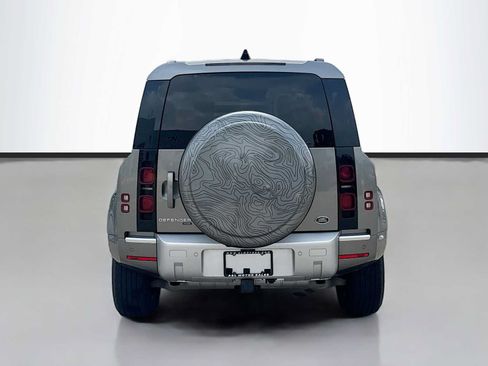Certified 2022 Land Rover Defender 110 XS Edition AWD/4WD image 4