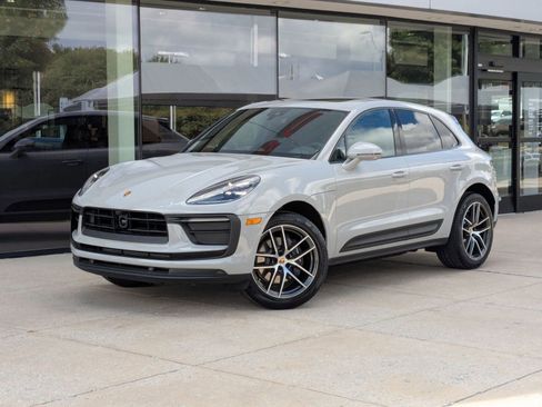 Certified 2025 Porsche Macan image 1