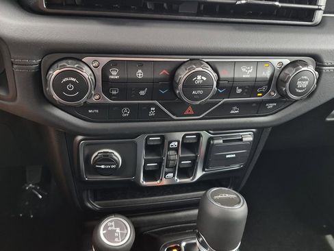 New 2026 Jeep Gladiator Sport AWD/4WD image 22