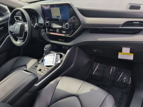 Certified 2026 Toyota Highlander XLE AWD/4WD image 32