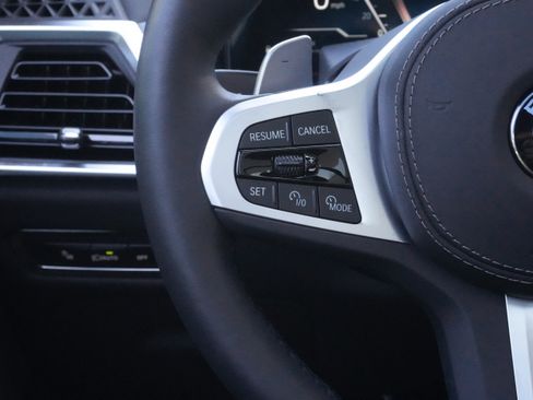 Used 2025 BMW X7 xDrive40i w/ M Sport Package AWD/4WD image 18