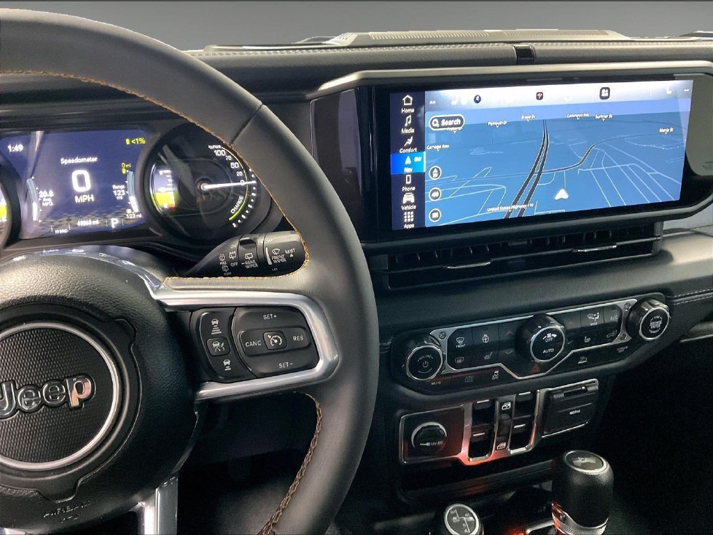 Used 2024 Jeep Wrangler Unlimited Sahara w/ Technology Group AWD/4WD image 19