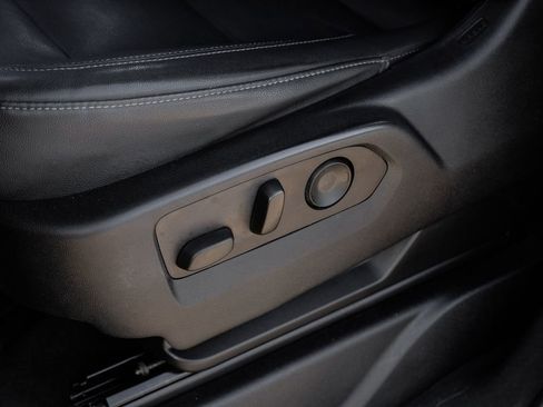 Used 2022 Chevrolet Suburban LT w/ Luxury Package image 34