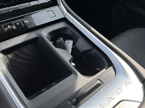 Used 2025 Nissan Armada SL w/ Captain's Chari Seat Package image 31