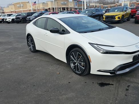 Used 2024 Toyota Prius XLE image 1