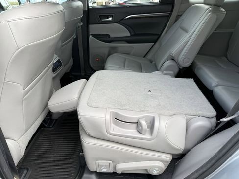 Used 2015 Toyota Highlander Limited image 28