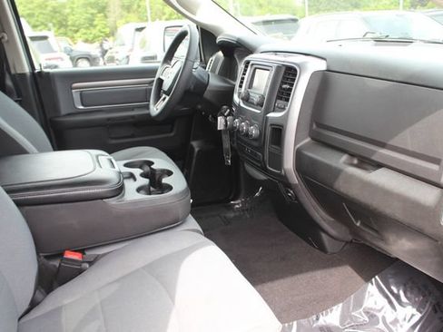 Used 2024 RAM 1500 Classic SLT AWD/4WD image 29