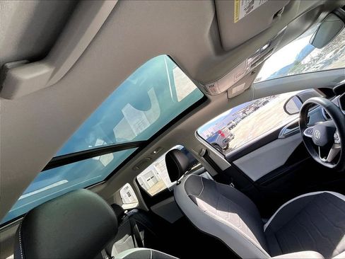 Used 2025 Volkswagen Taos SE w/ Panoramic Sunroof Package image 22