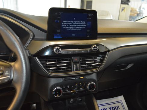 Used 2025 Ford Escape Active AWD/4WD image 19