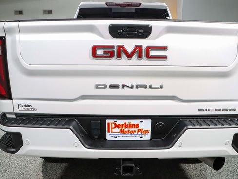 Used 2024 GMC Sierra 2500 Denali w/ Denali Reserve Package image 9