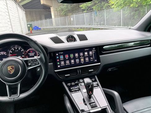 Certified 2022 Porsche Cayenne AWD/4WD image 10