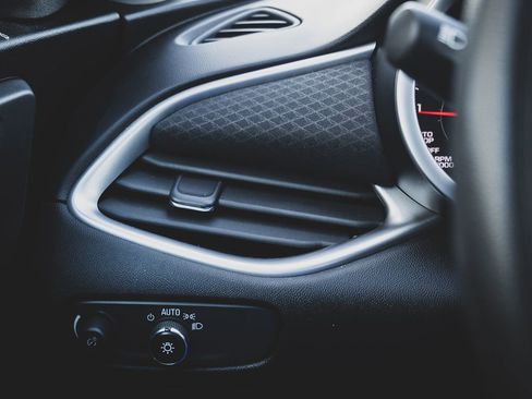 Used 2022 Chevrolet Malibu LT image 10