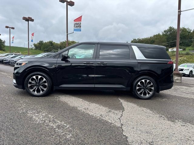 Used 2024 Kia Carnival EX FWD image 3