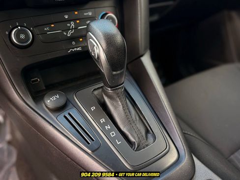 Used 2018 Ford Focus SE FWD image 18