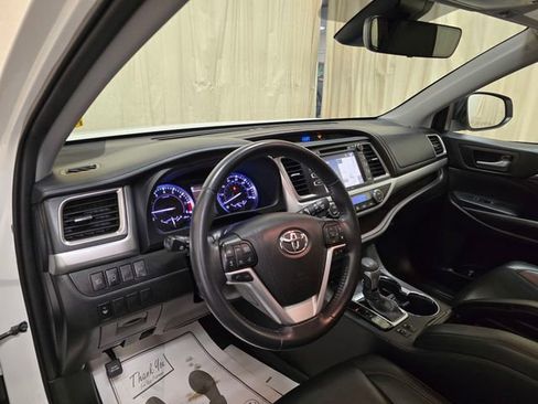 Used 2019 Toyota Highlander XLE image 15