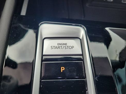 Used 2026 Volkswagen Atlas Cross Sport SE FWD image 33