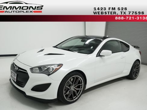 Used 2013 Hyundai Genesis 2.0T image 1
