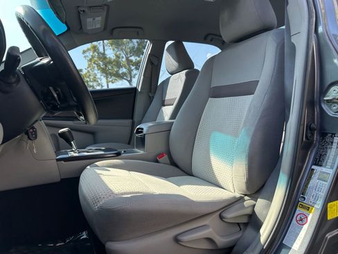 Used 2014 Toyota Camry LE image 9