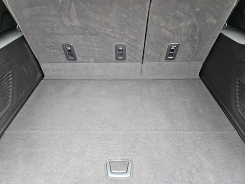 Used 2025 GMC Yukon XL Denali RWD image 37