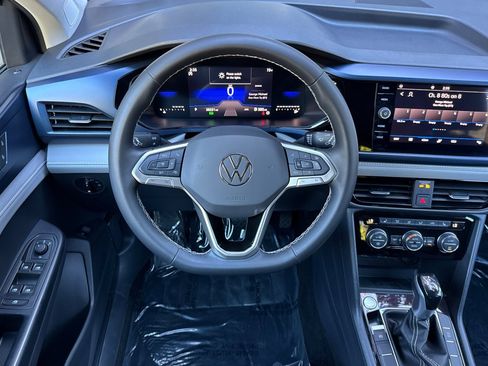 Used 2024 Volkswagen Taos SE image 16