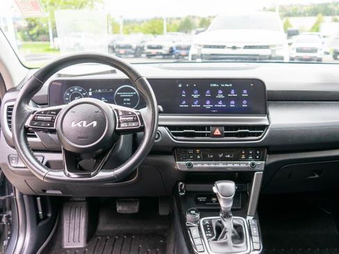 Certified 2025 Kia Seltos SX w/ SX Sunroof Package AWD/4WD image 14