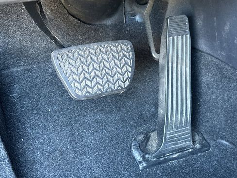 Used 2022 Toyota Venza LE image 45