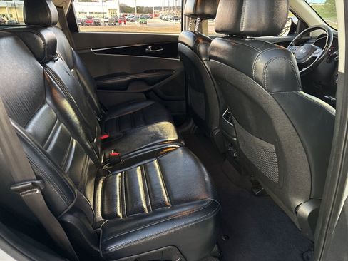 Used 2019 Kia Sorento EX image 15