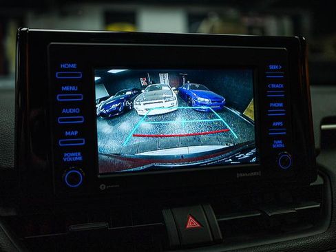 Used 2021 Toyota RAV4 XLE w/ Carpet Mat Package (TMS) image 21